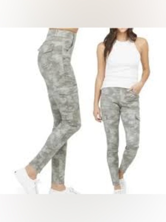SPANX Pants - Spanx Stretch Twill Ankle Cargo Pants Stone Wash Camouflage Print Size: Medium